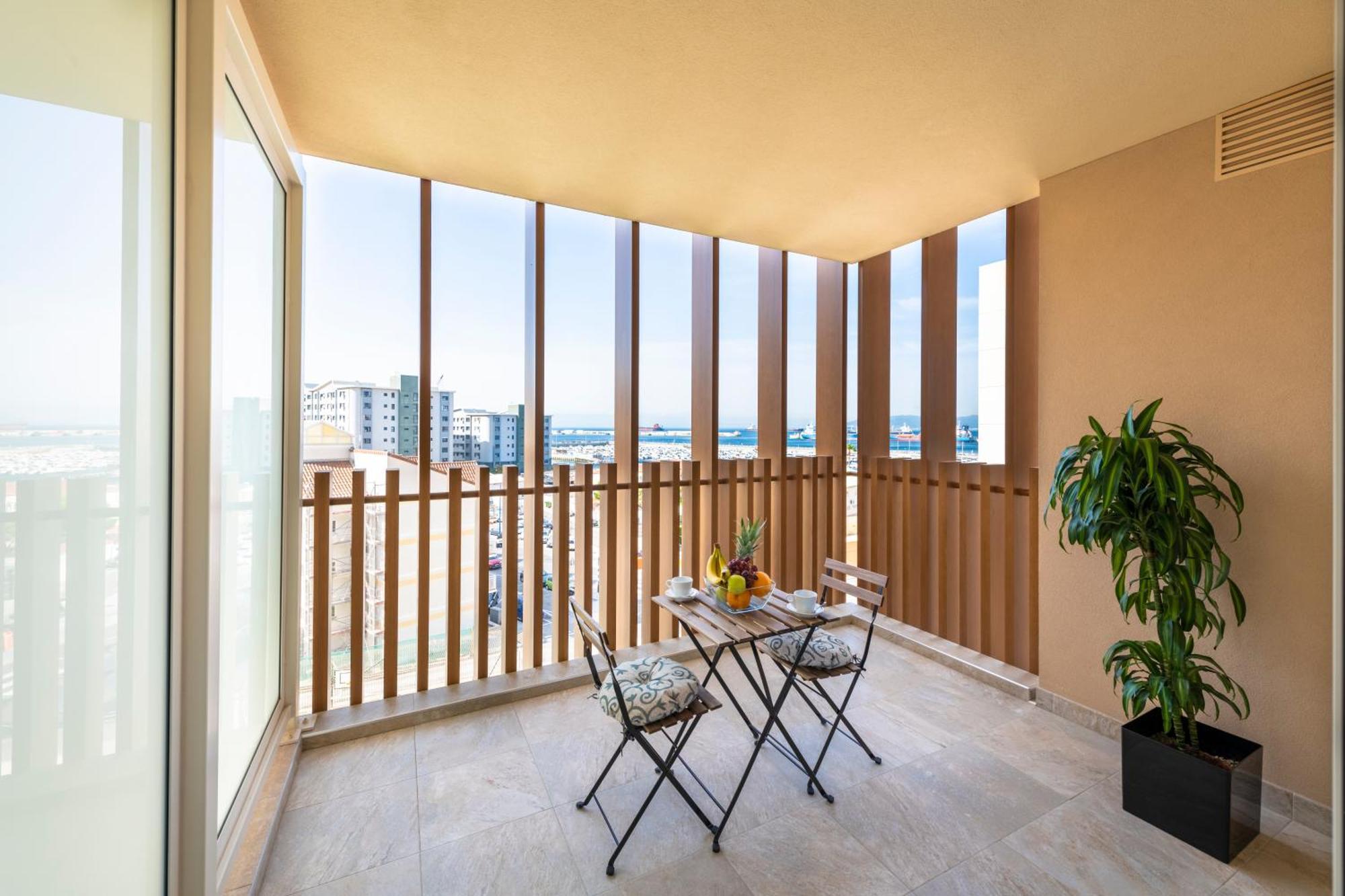 Bentley Holiday Apartments - West One غيبرالتار المظهر الخارجي الصورة