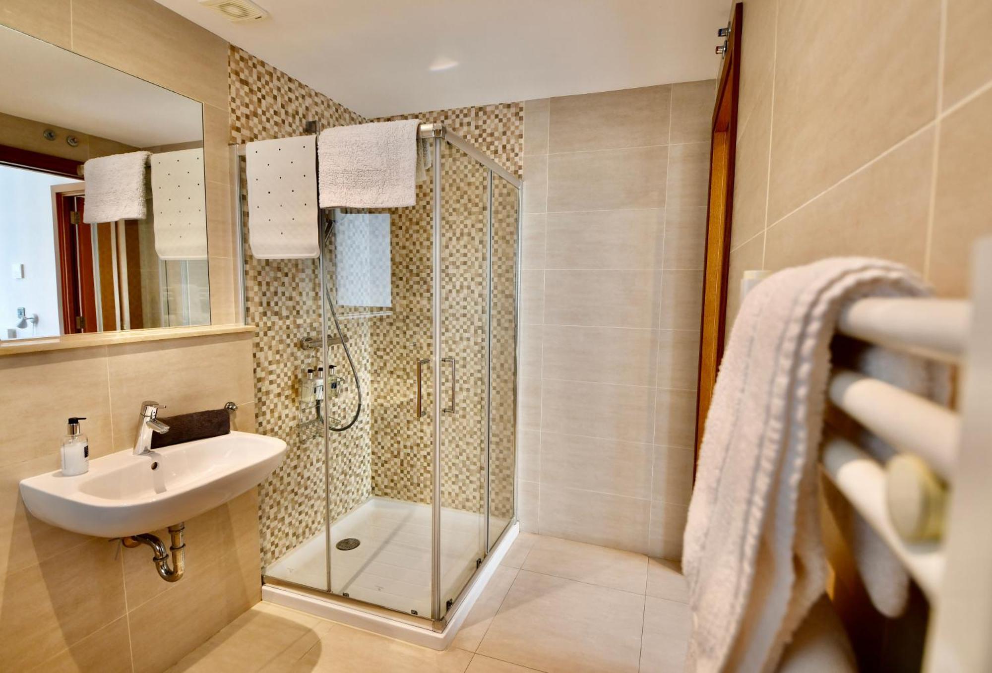 Bentley Holiday Apartments - West One غيبرالتار المظهر الخارجي الصورة