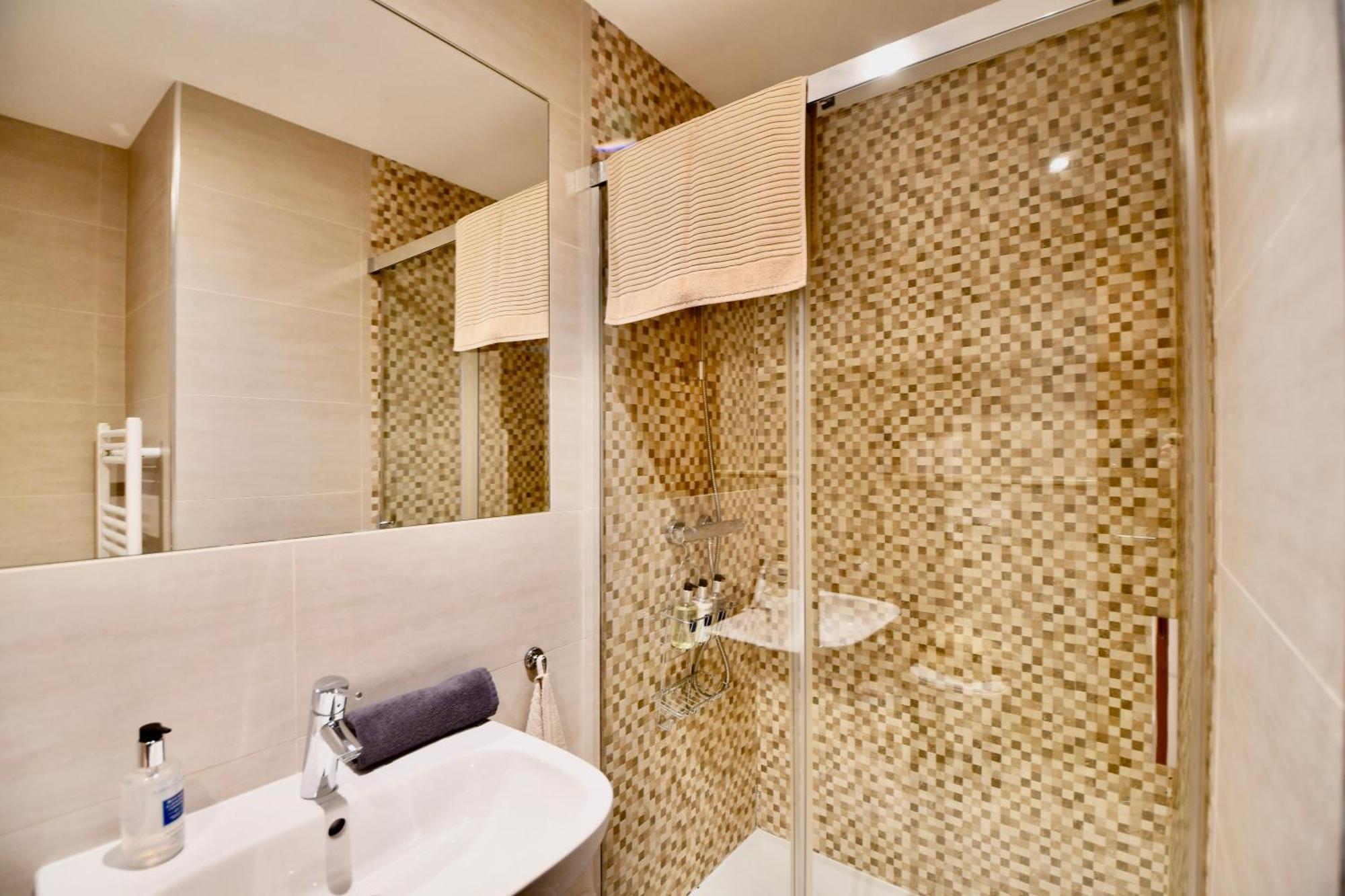 Bentley Holiday Apartments - West One غيبرالتار المظهر الخارجي الصورة